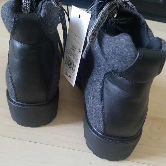 Women's Hiking Boots - Picture 3 of 5